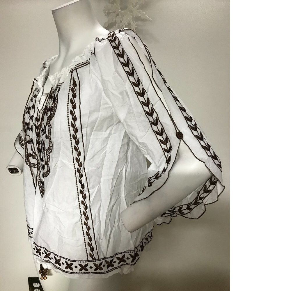 Le Chateau Woman White brown Embroidery Cotton Top Blouse Folk Cold Shoulder NWT